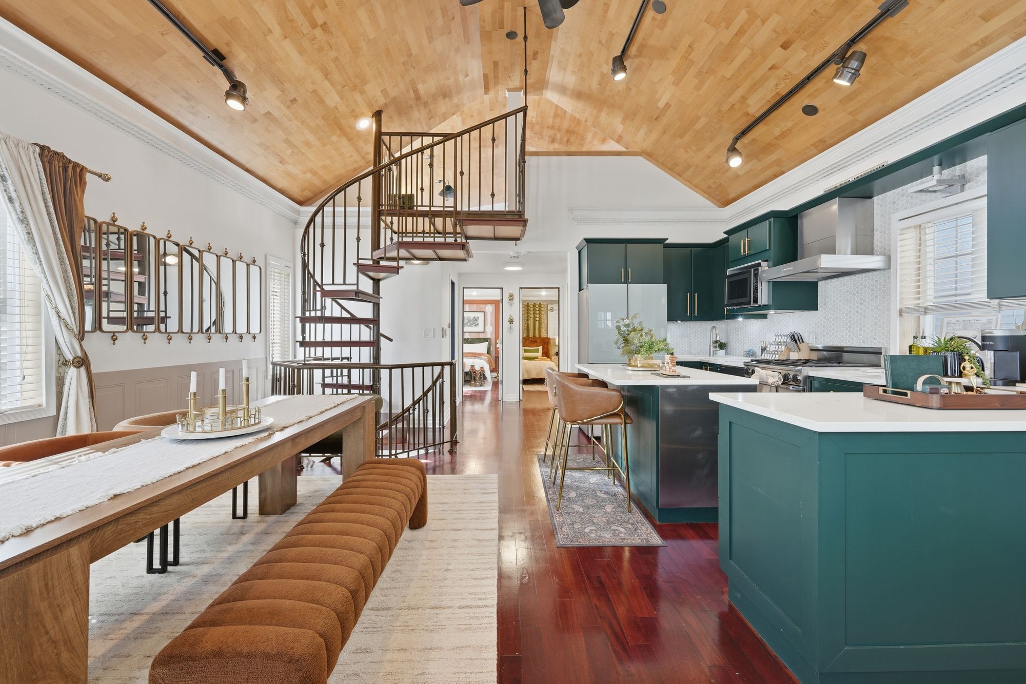 Open-plan dining and kitchen with a spiral staircase, Wicker Park